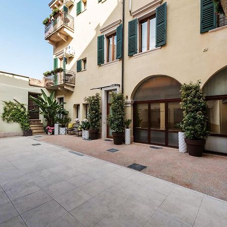 Palazzo Ristori Apartment Verona Bagian luar foto